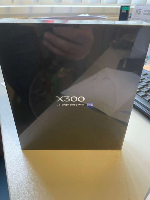 Vivo x300 12/256Gb Global At