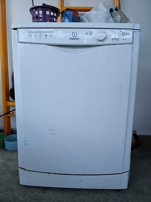 Maquina de lavar Indesit com avaria