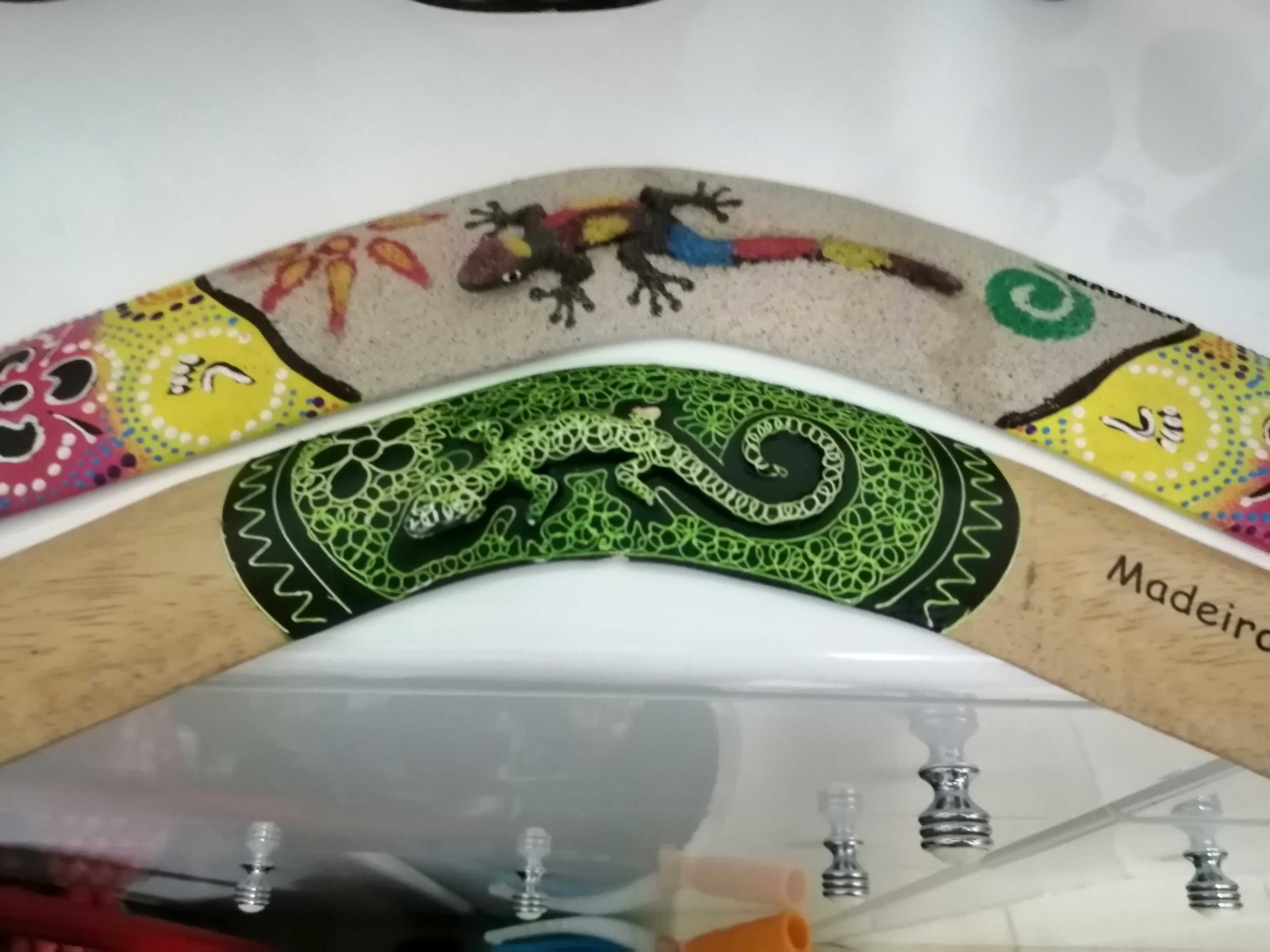 Dois Boomerang e um batuque (artesanato da Madeira)