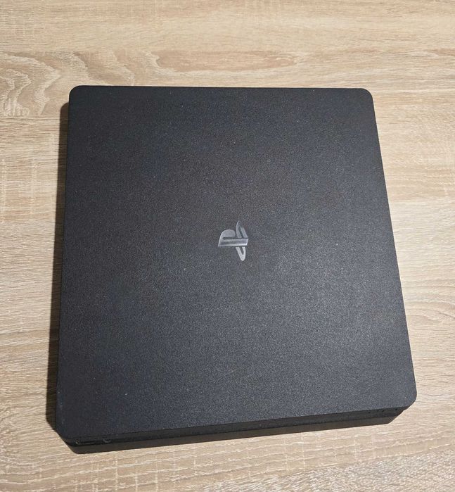 PS4 Slim 1 TB com 3 jogos