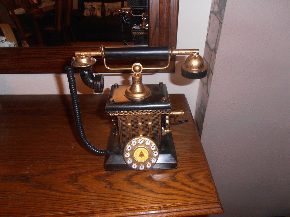 Stary telefon - skarbonka
