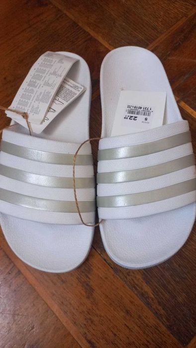 Продам шльопанці adidas