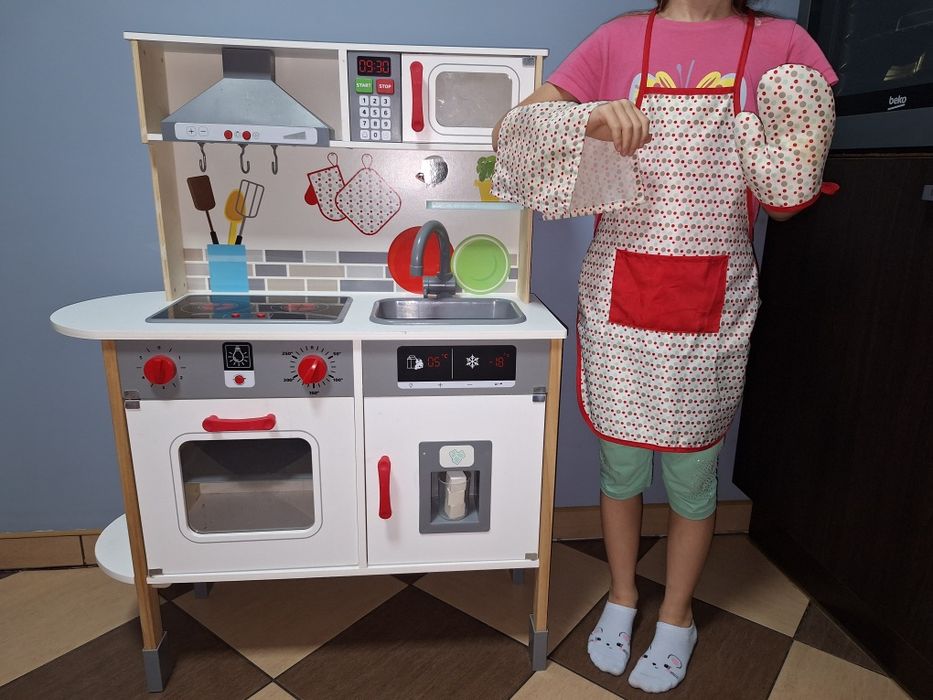 Kuchnia dla dzieci.Drewnianna Kuchnia dla dzieci. Kuchnia dla dziewczy