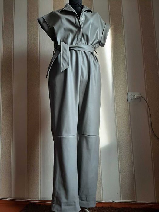 Комбінезон жіночий демісезонний. Комбінезон шкіряний (штучна шкіра).