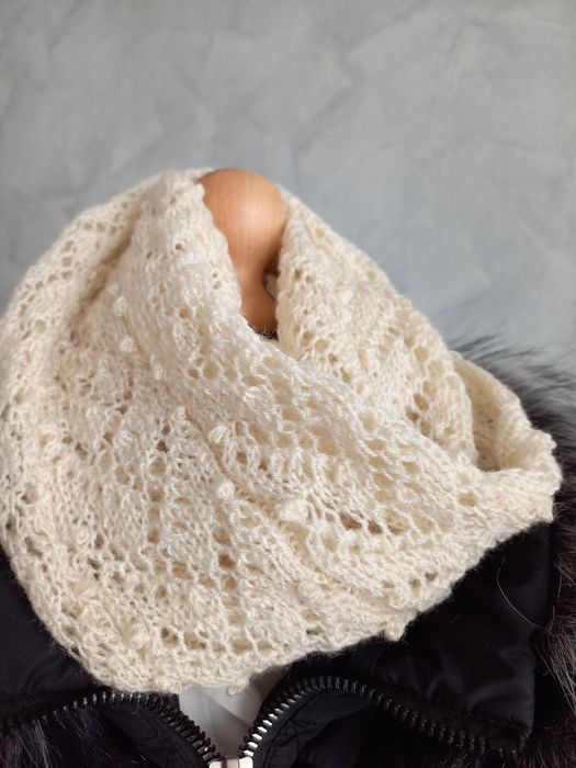 Ażurowy komin robiony na drutach