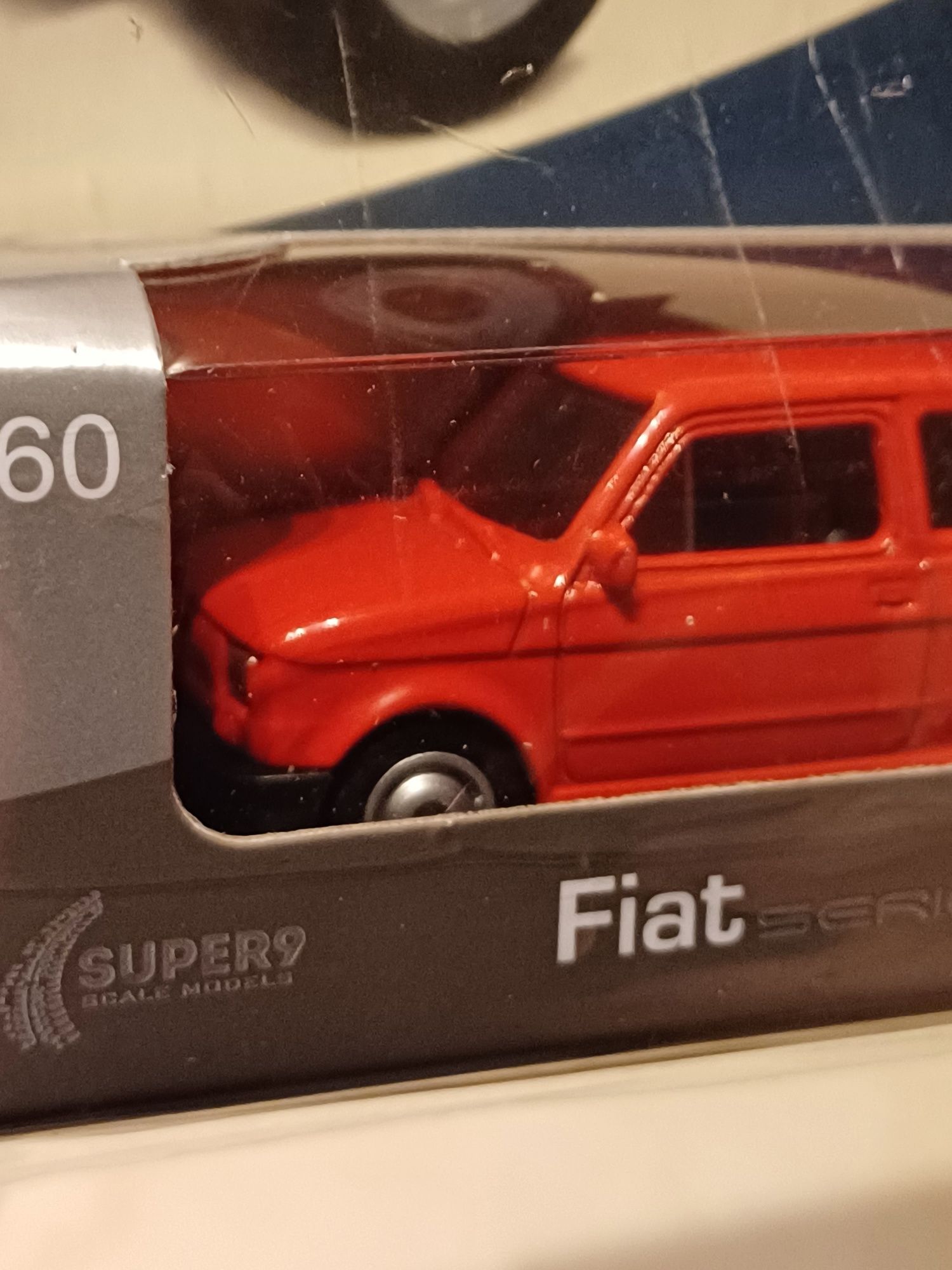 Sławne Auta autko Fiat 126 z gazetką