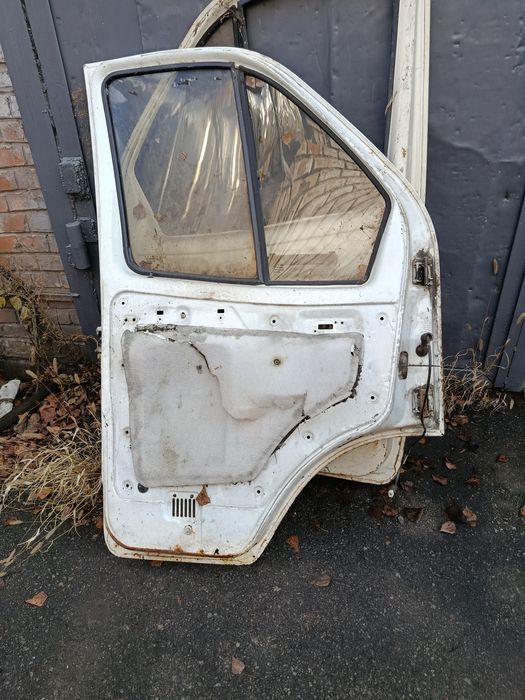 Продам двері до газелі