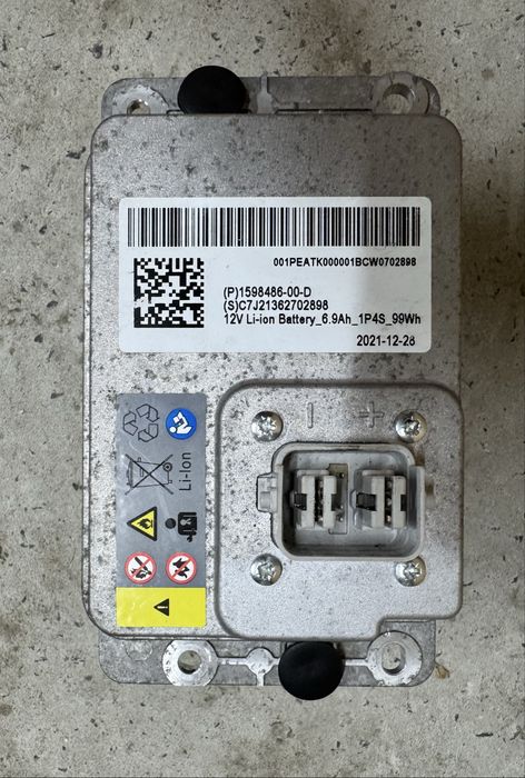 Tesla Model 3 Y S X акумулятор 12 V