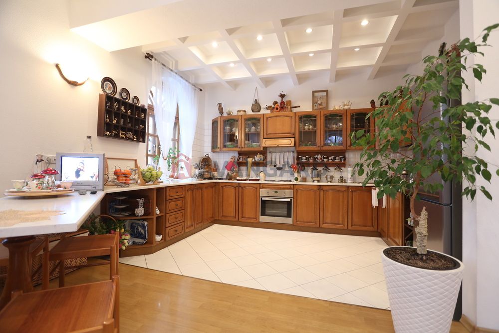 Продам 5-і камнатну сучасну квартиру в центрі Дніпра