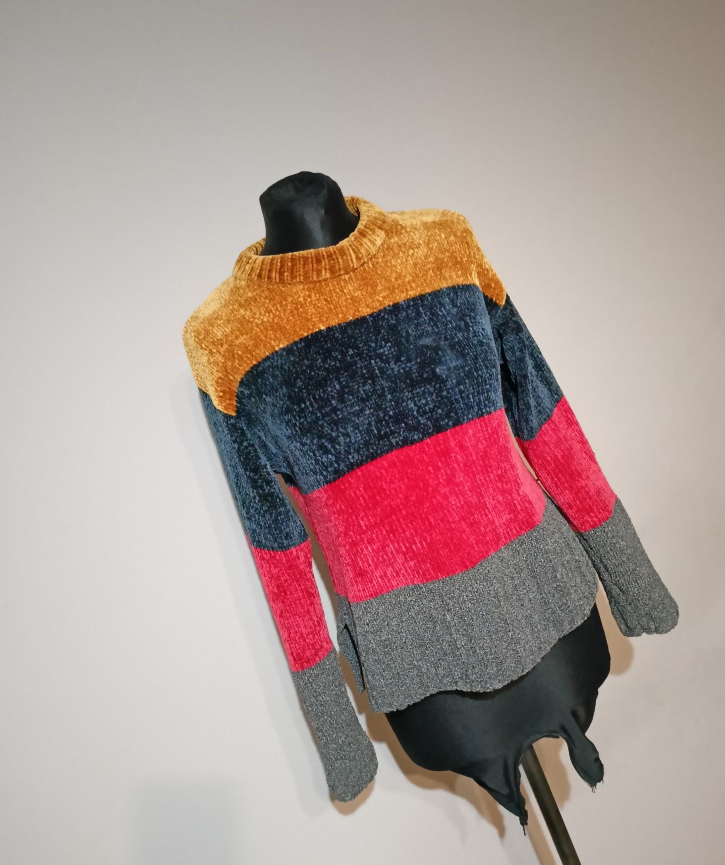 Kolorowy sweter damski rozmiar S/M, stan bardzo dobry, sweter w paski,