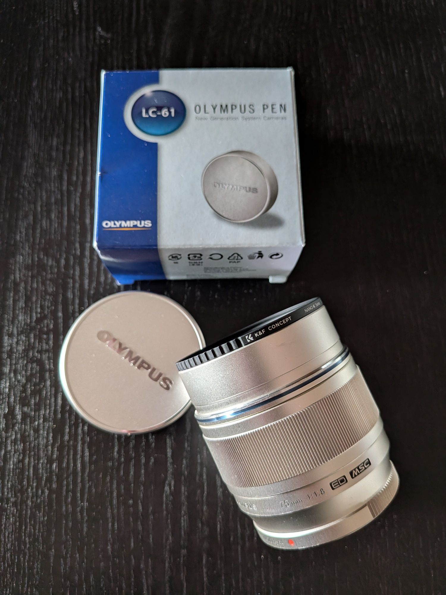 Olympus M.Zuiko Digital ED 75mm f/1.8 c/ extras