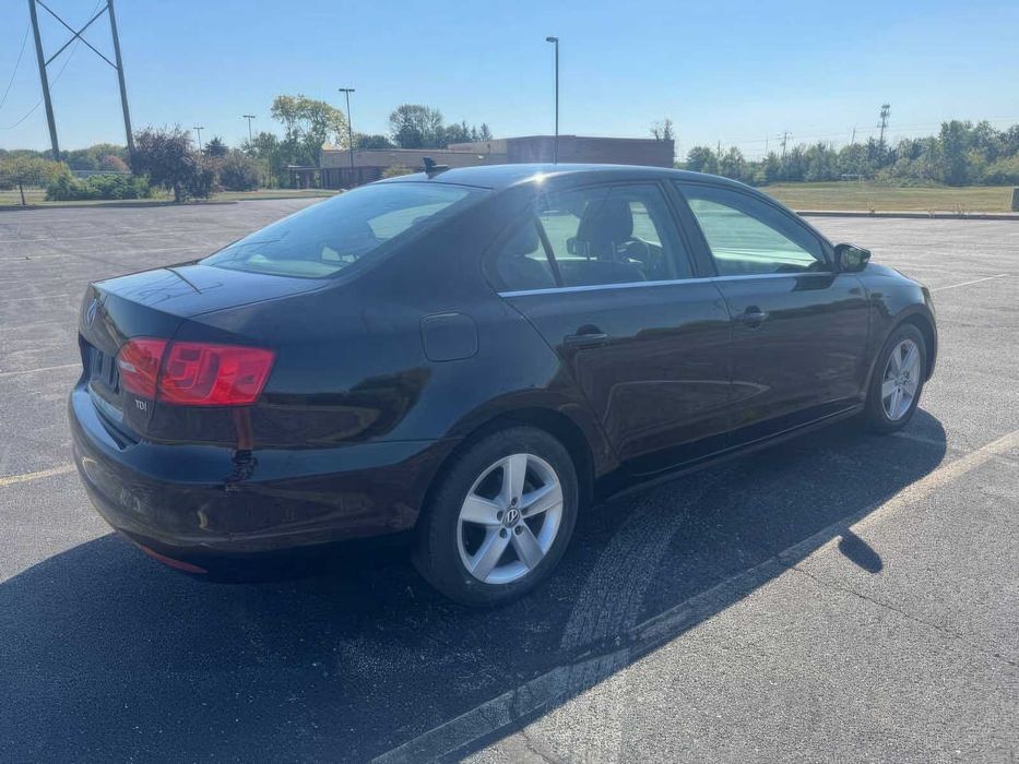 Volkswagen Jetta      2013