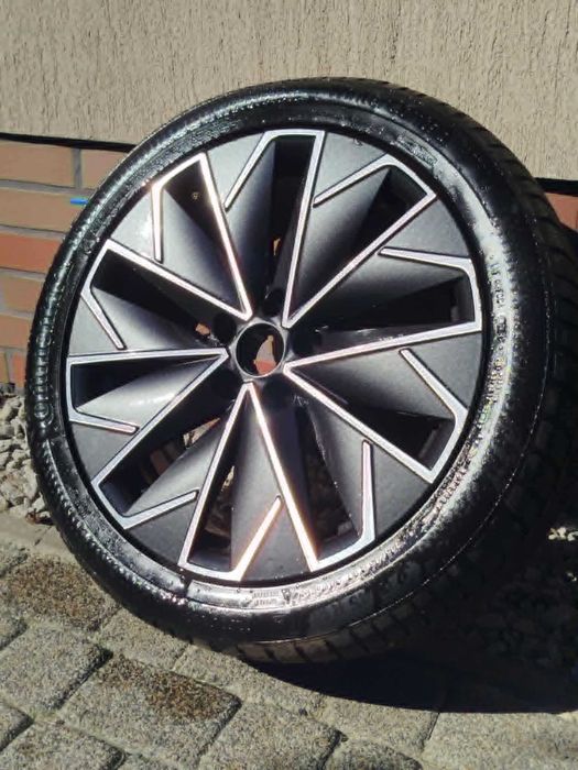 Oryginalna alufelga Skoda SuperB 18 rocznik 2020 lekko skrzywiona