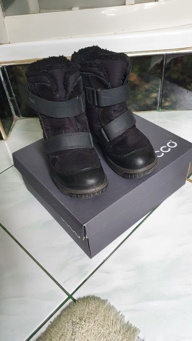 Продам детские зимнии ботинки Ecco