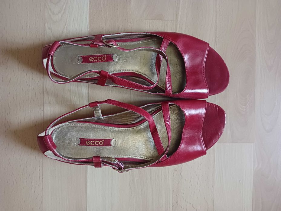 Sandały czerwone Ecco skóra 38 baleriny paski