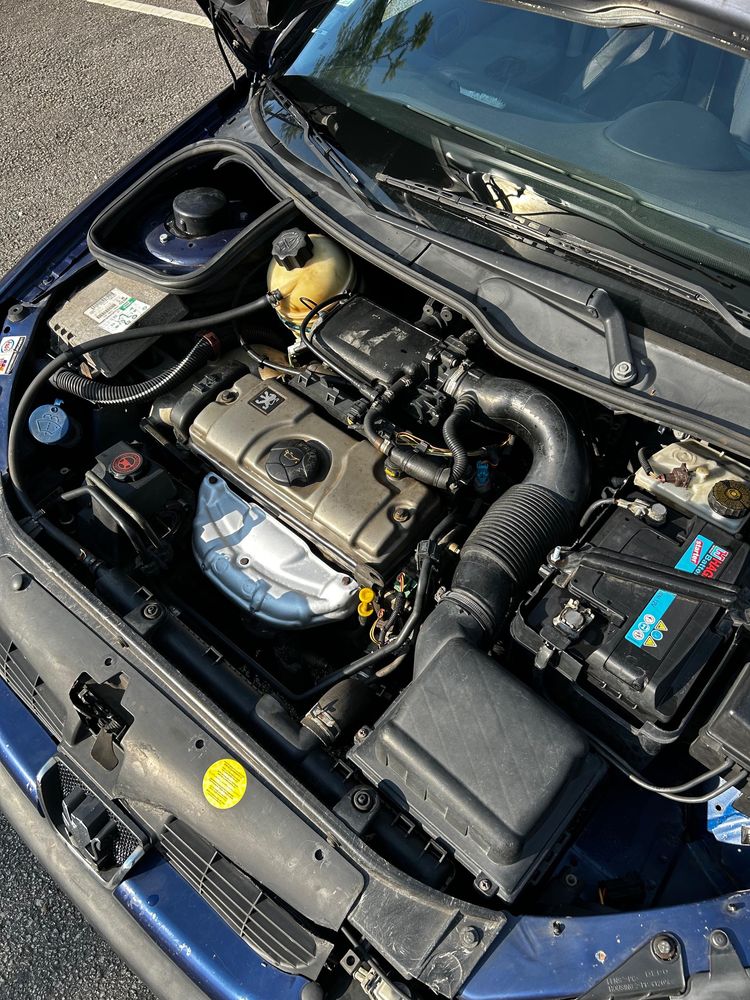 Peugeot 206 1.4 com A/C