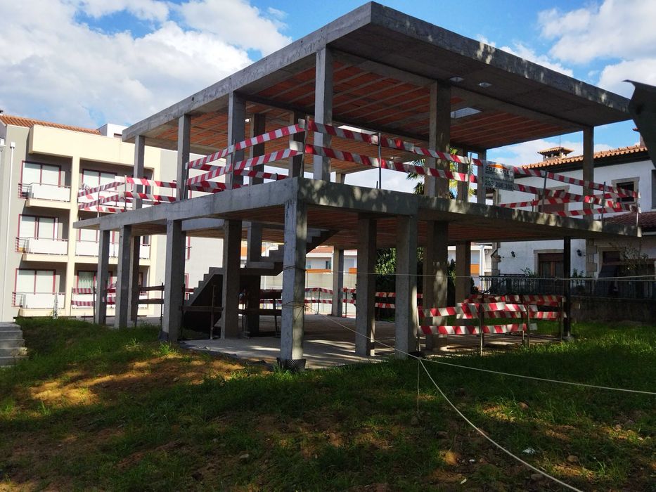 Vendo casa para demolir e construir