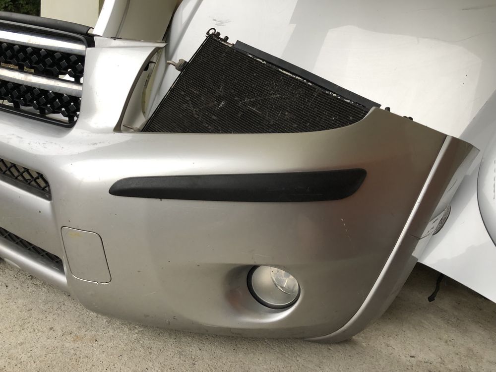 Przód Toyota Rav4 III 05-09 zderzak maska pas