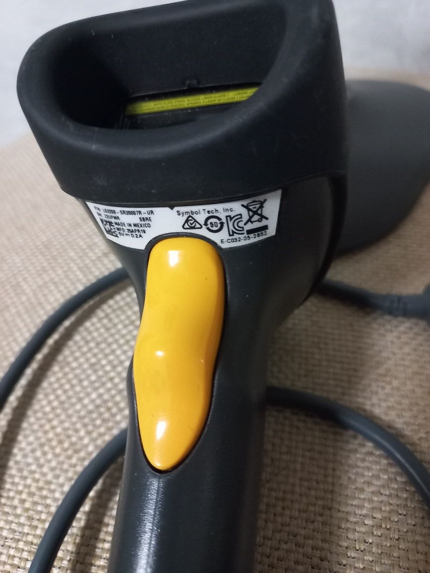Сканер штрих-коду Symbol/Zebra LS2208 USB (LS2208-SR20007R-UR) лазерна
