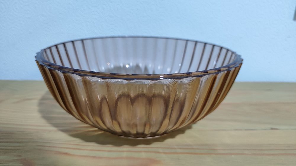 Глибокі тарілки, хрустальна ваза, салатниця, блюдо