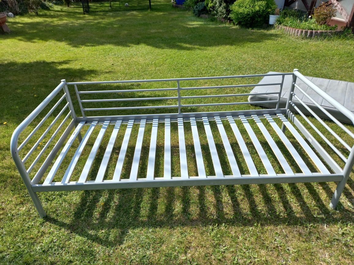 Łóżko Ikea. Metalowa rama.