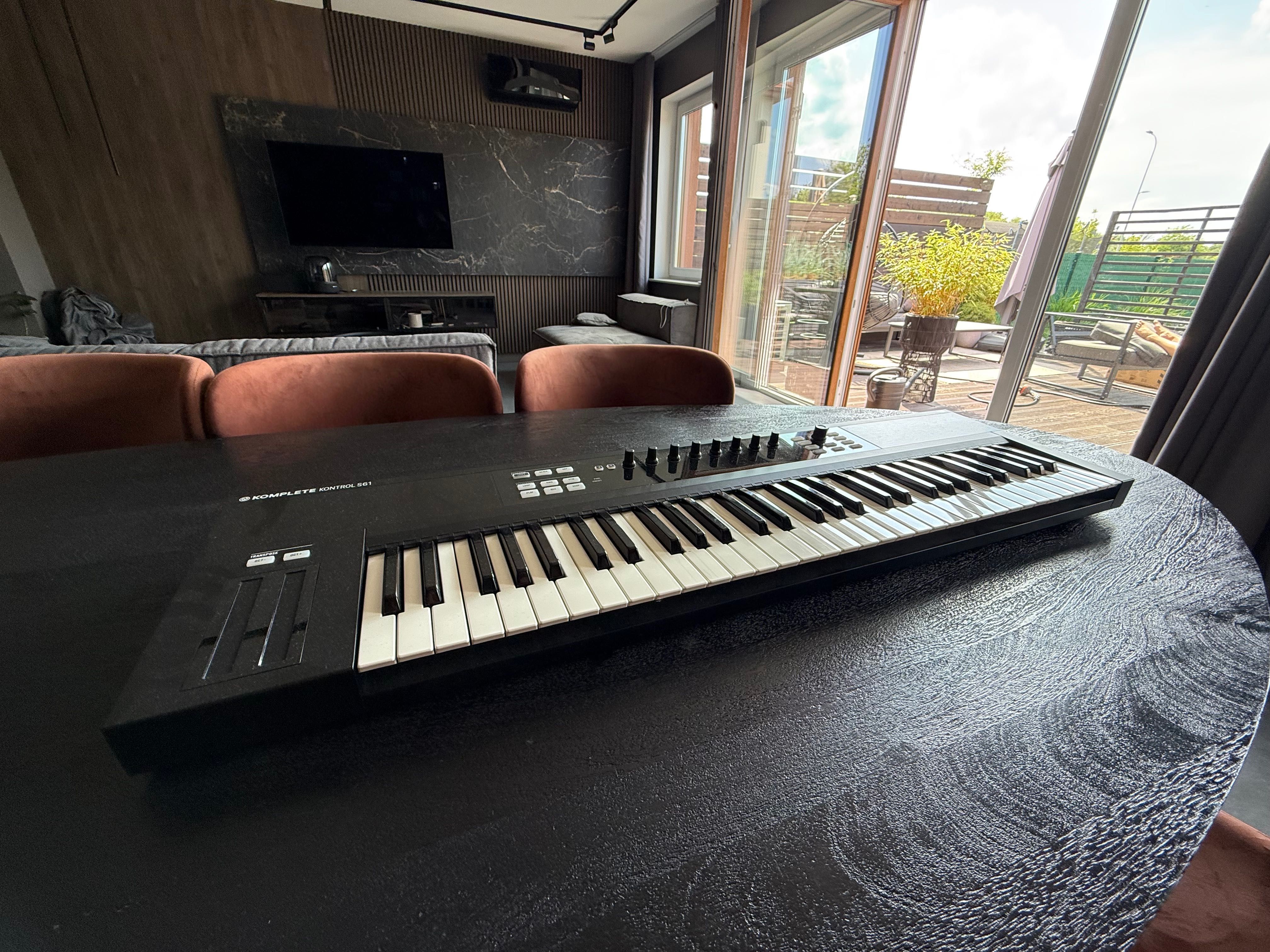 KOMPLETE  Kontrol S61, gen 1. Native Instruments, klawisze, keyboard