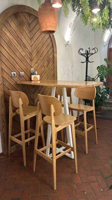 Дерев'яні стільці та столи для ресторану, кафе, бару чи готелю "Lula"