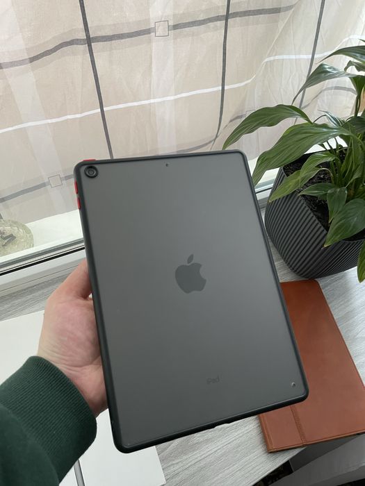 Apple Ipad 8 2020 32Gb Wi-Fi + чохли, коробка, комплект.