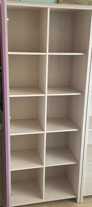 Zestaw mebli w bardzo dobrym stanie:szafa, regał półzamknięty, regał