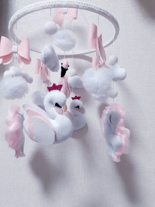 Мобіль з фетру ручної роботи