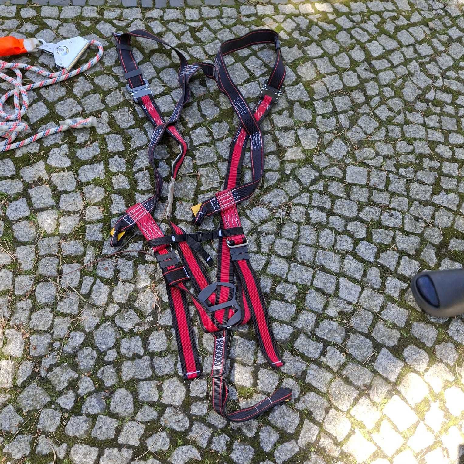 Zestaw zabezpieczający przed upadkiem z wysokości + szelki M-XL