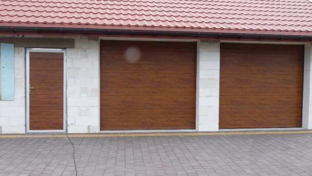 Brama segmentowa garażowa 2,5 x 2 drewnopodobna odporna na temperatury