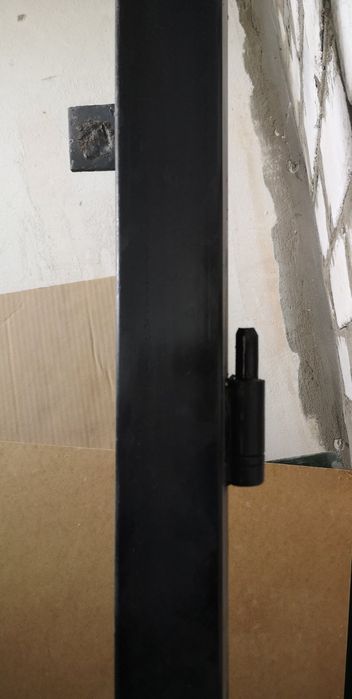 Вхідні двері металеві