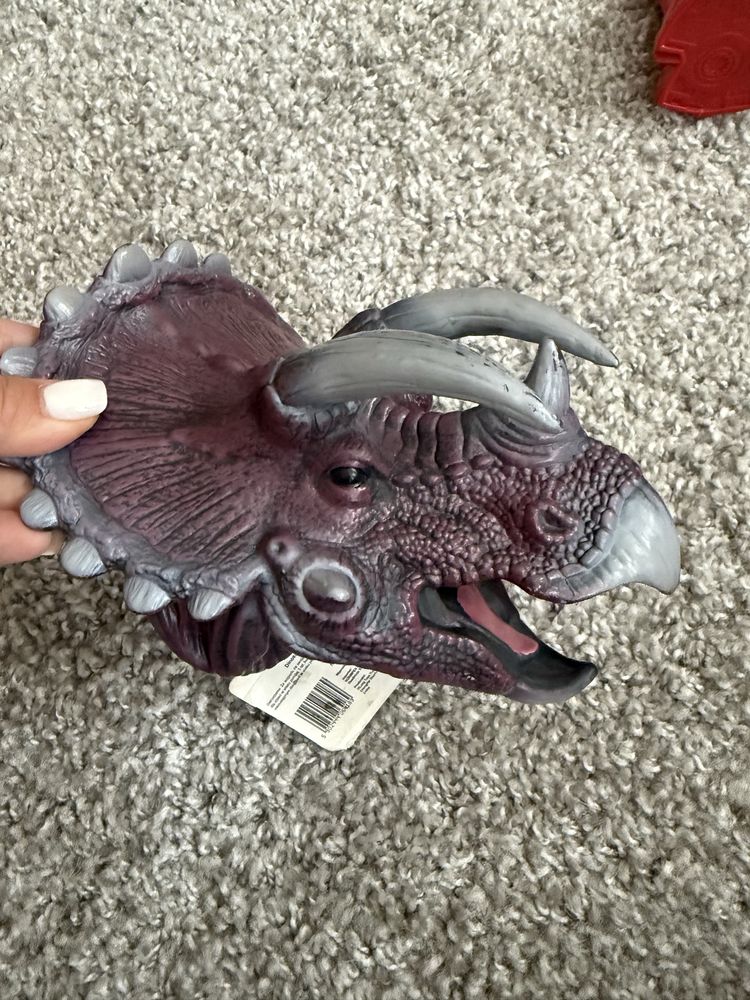 Gumowy dinozaur na reke pacynka