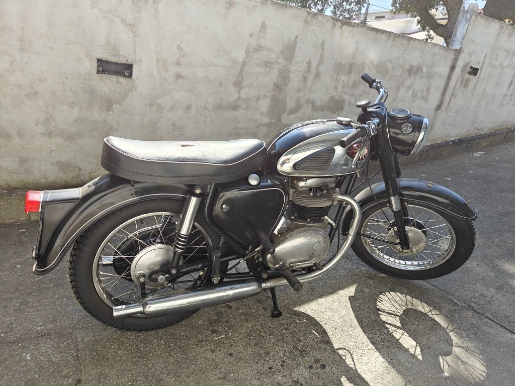 BSA de 1962 com 500CC para Vender