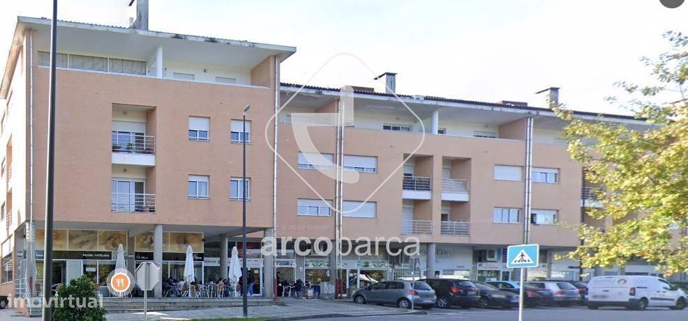 Loja com 157m2 ao nivél do rés-do-chao, junto às escolas. Arcos de Val