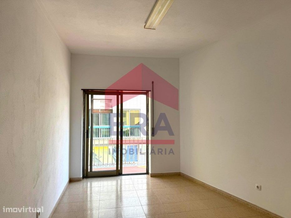 Arrenda-se escritório no Centro da Lourinhã