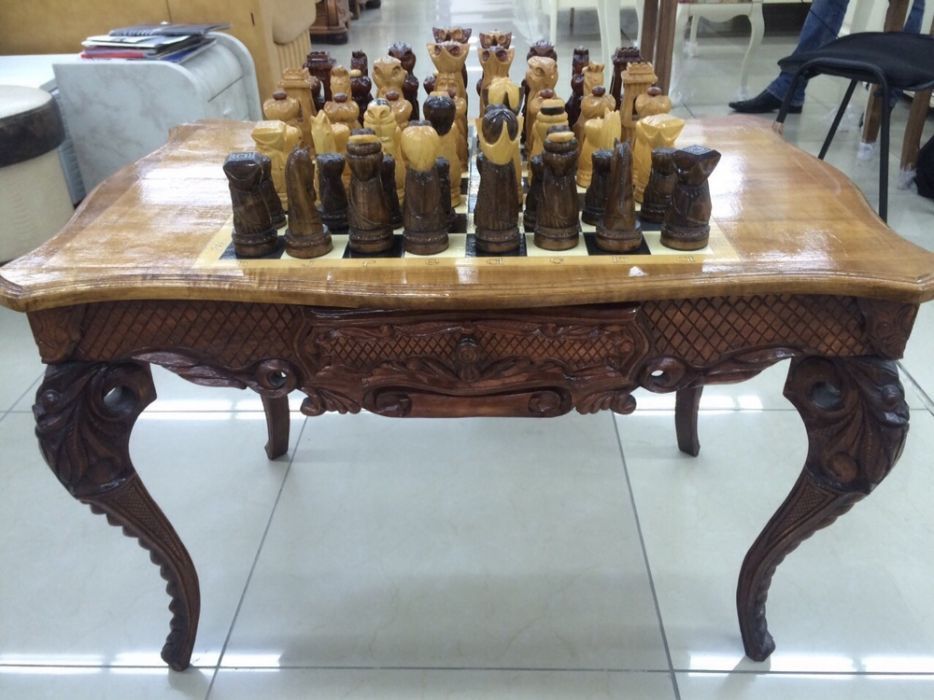 Продам шахматний стол