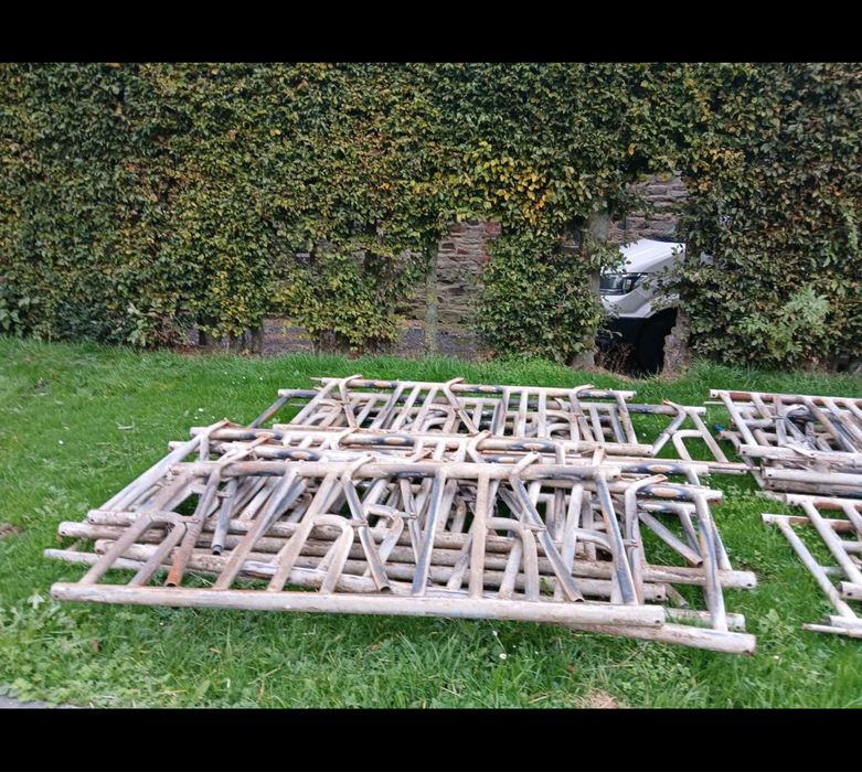 Wygrodzenia dla bydla drabina paszowa  samozatrzaskowa  Spinder