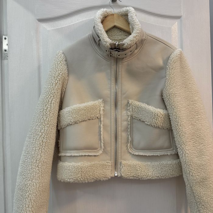 Дублянка біла молочна bershka