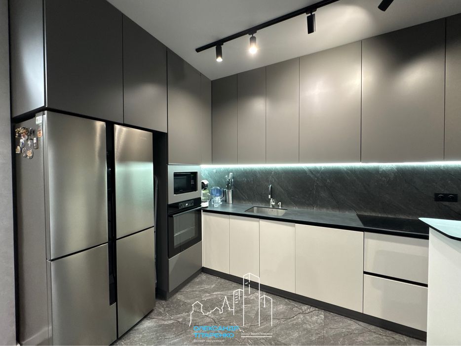 Сучасний котедж з ремонтом на МІКРОРАЙОНІ