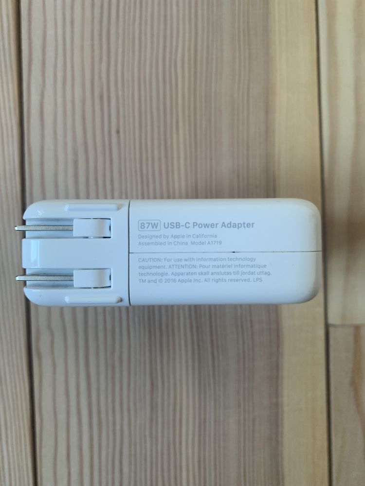 Apple 87w usb-c power adapter MNF82