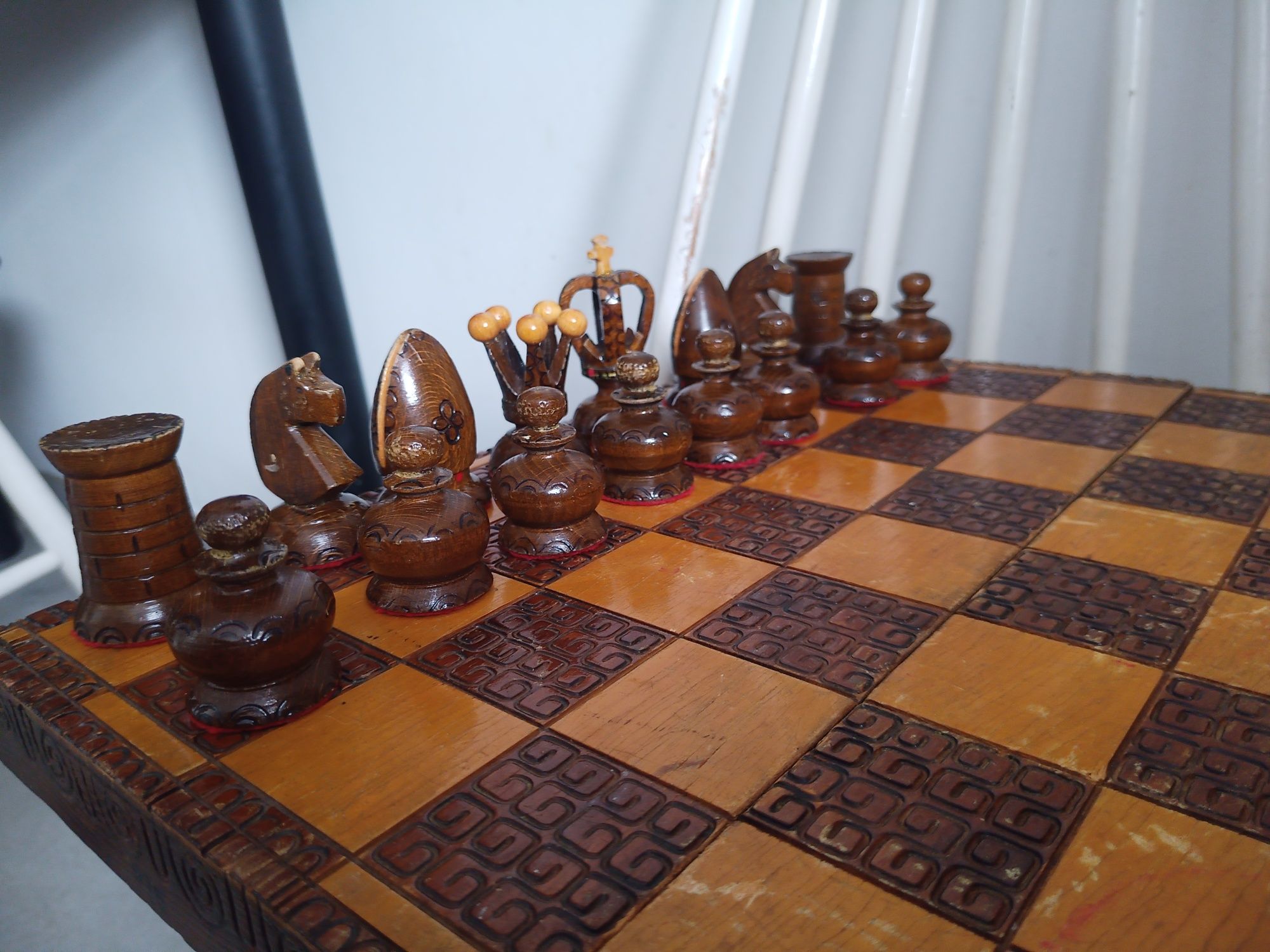 Stare drewniane szachy