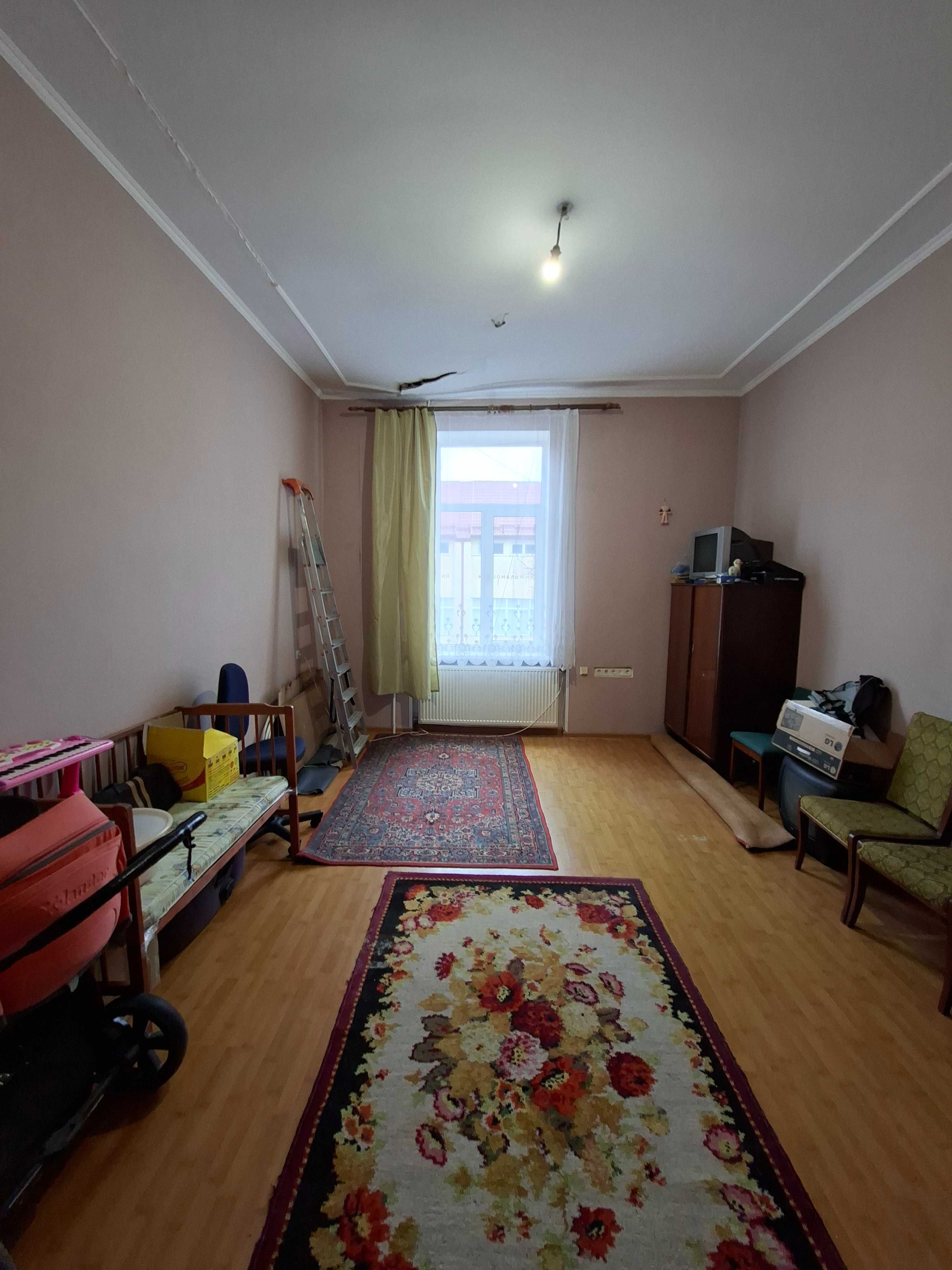 Продаж трикімнатної квартири з індивідуальним опаленням,вул.Шевченка.