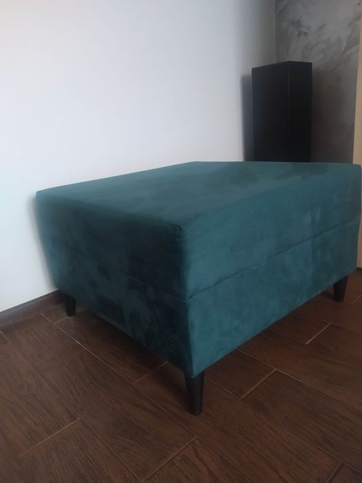 Pufa kolor butelkowa zieleń.