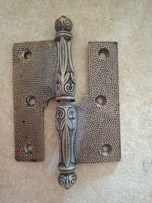 Puxadores e dobradiças