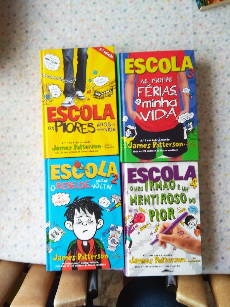 Os primeiros 4 livros da coleção Escola