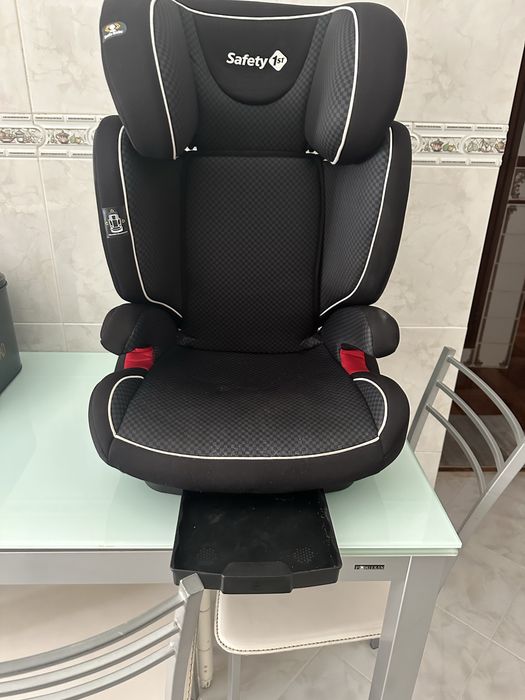 Vendo cadeira de crianca para automovel com pouco uso em muito bom est