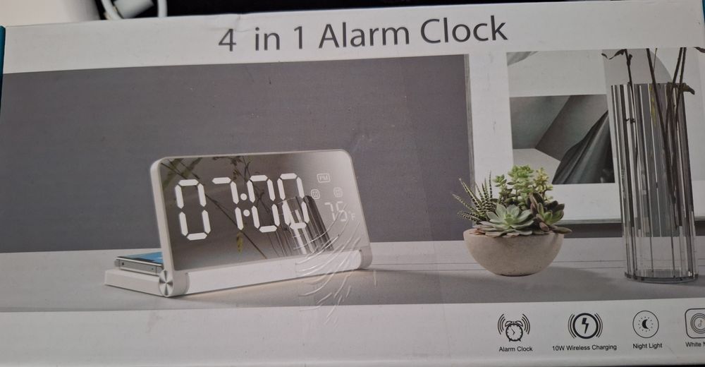 Wielofunkcyjny zegra/ budzik z ładowarką