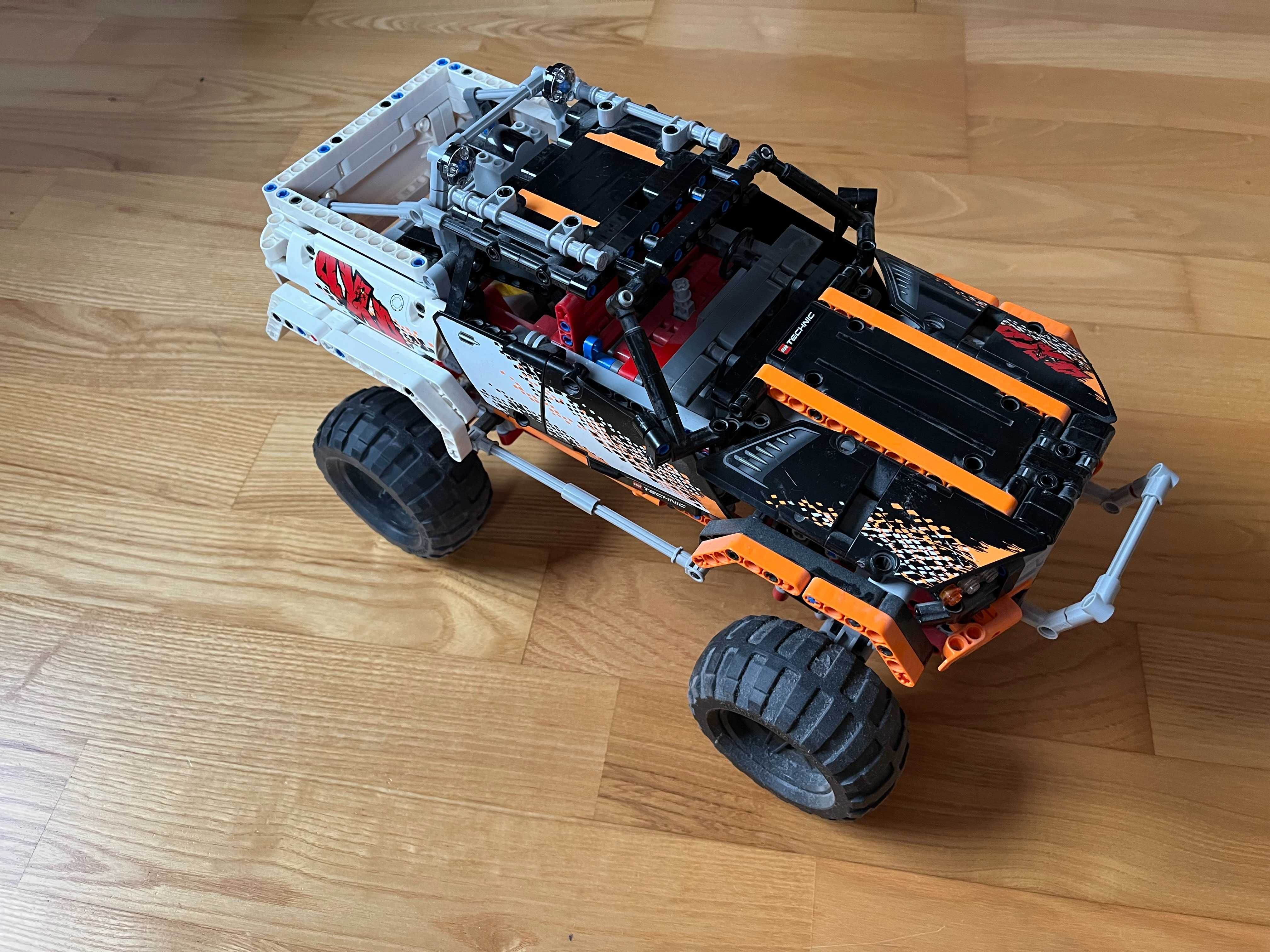 zestaw klocków LEGO Technic 9398 Wóz z napędem 4x4